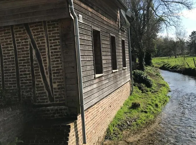 Maison au bord de riviere , proche de la mer- spa semi rigide plein air en option