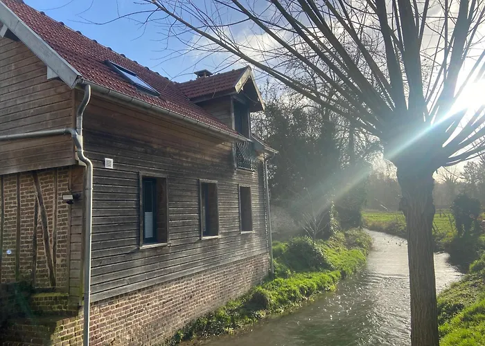 Maison au bord de riviere , proche de la mer- spa semi rigide plein air en option