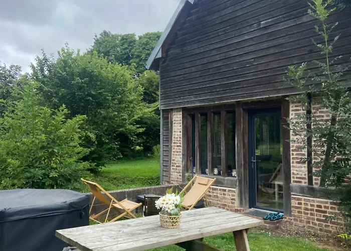 Maison au bord de riviere , proche de la mer- spa semi rigide plein air en option